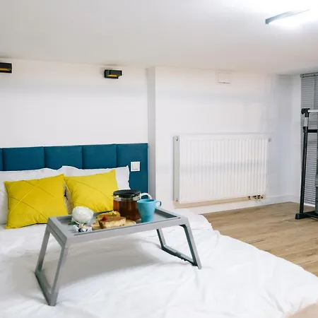 Center - Entresol & Balcony - By Rentujemy