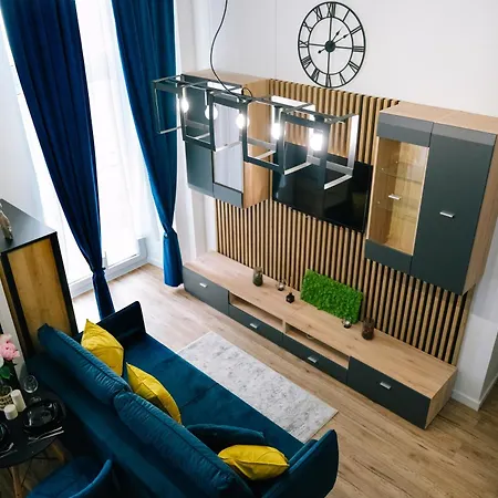 Center - Entresol & Balcony - By Rentujemy