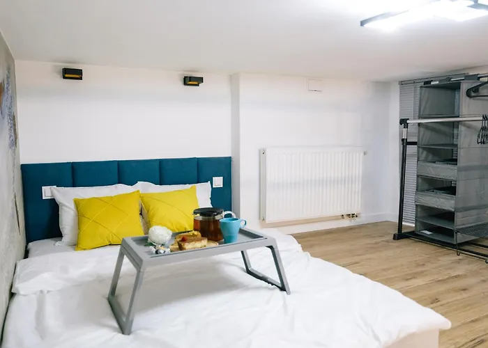 Center - Entresol & Balcony - By Rentujemy