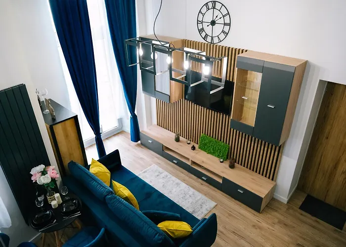 Center - Entresol & Balcony - By Rentujemy